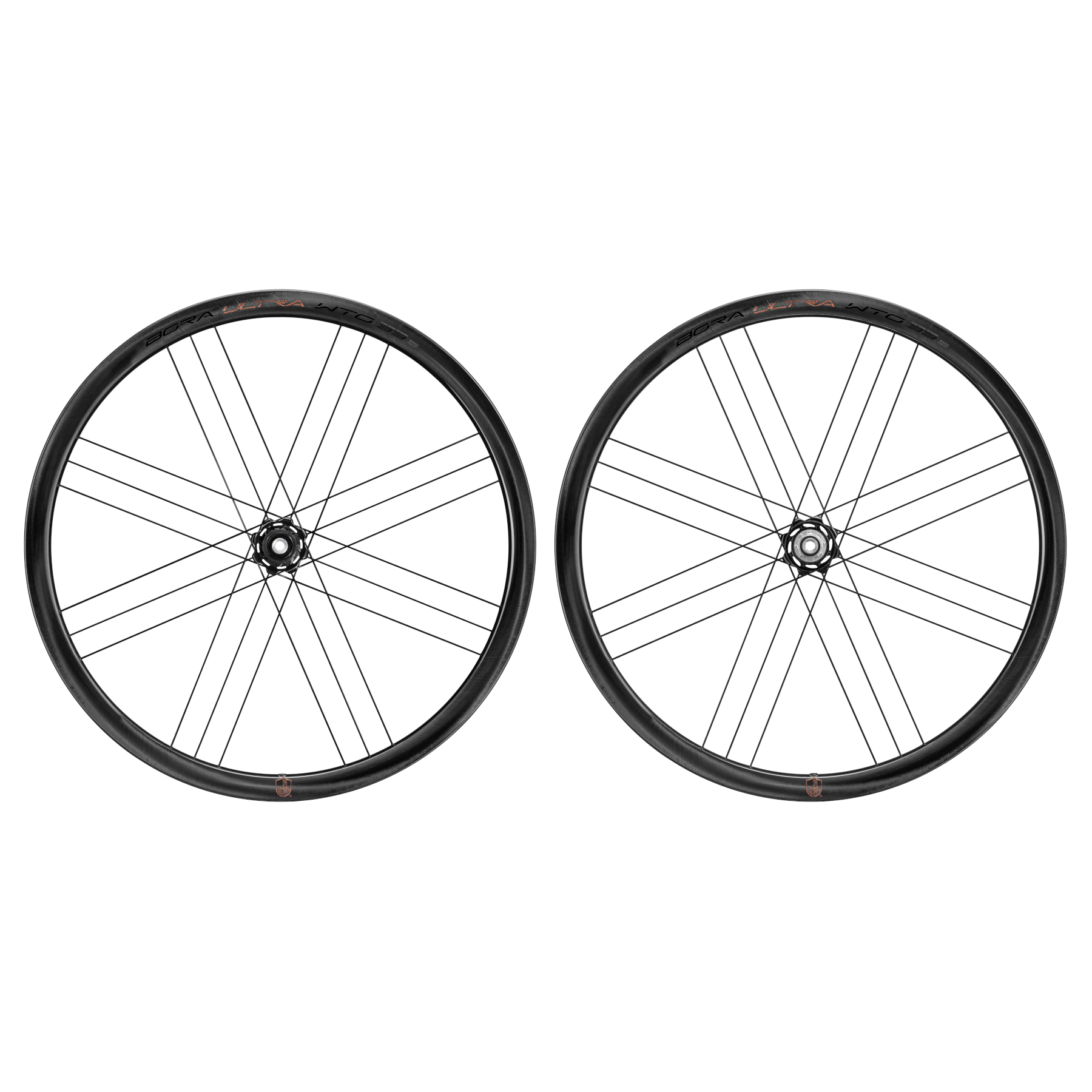 Campagnolo-Bora-Ultra-WTO-33-DB-Wheelset-1.jpg Paire de roues Campagnolo Bora Ultra WTO 33 DB - 28" | Carbone | 2-Way Fit | AFS - 12x100 mm | 12x142 mm - HG-EV (N3W / XDR) – Image 1